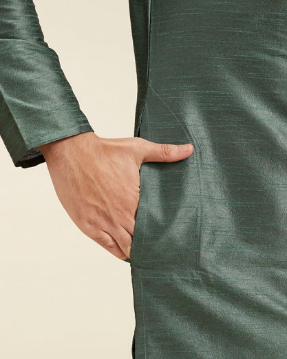 Diwas Men Bottle Green Plain Kurta With Embroidered Neckline