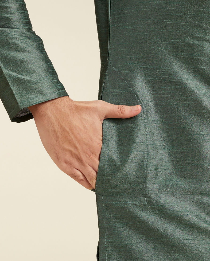 Diwas Men Bottle Green Plain Kurta With Embroidered Neckline