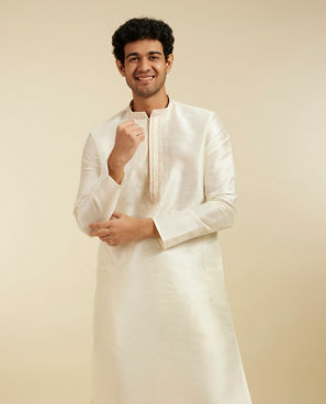 Diwas Men Warm White Plain Kurta With Embroidered Neckline
