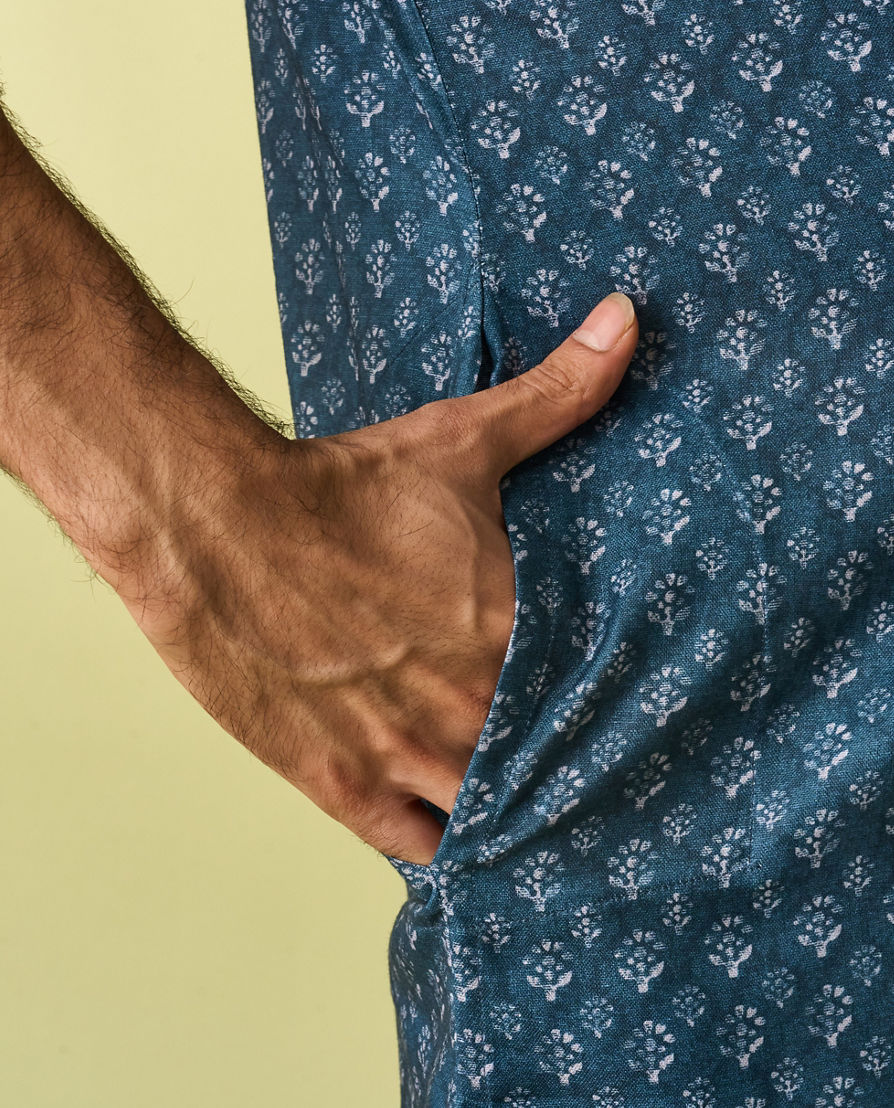 Diwas Men Elegant Greyish Blue Kurta Pajama