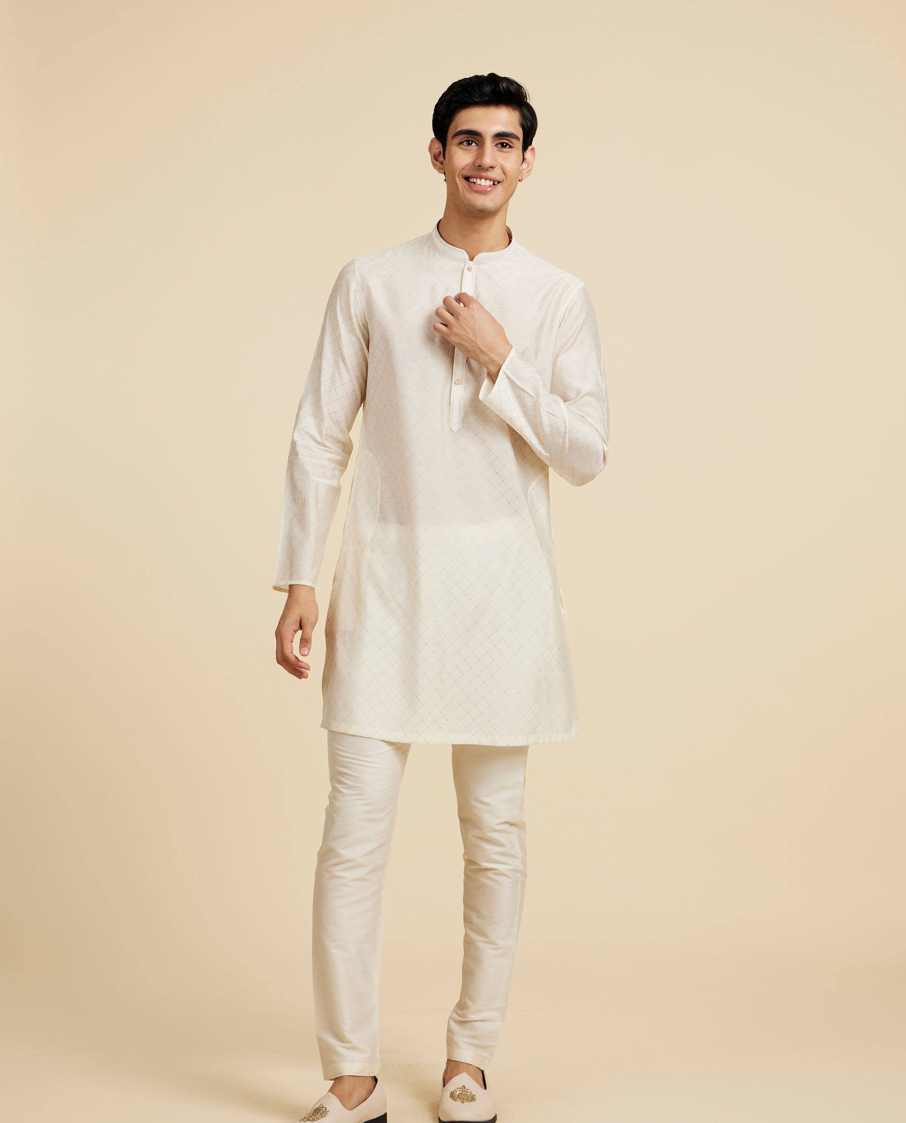 Diwas Men Cream White Grid Patterned Kurta