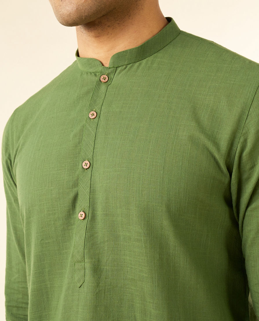 Diwas Men Enchanting Olive Green Cotton Kurta