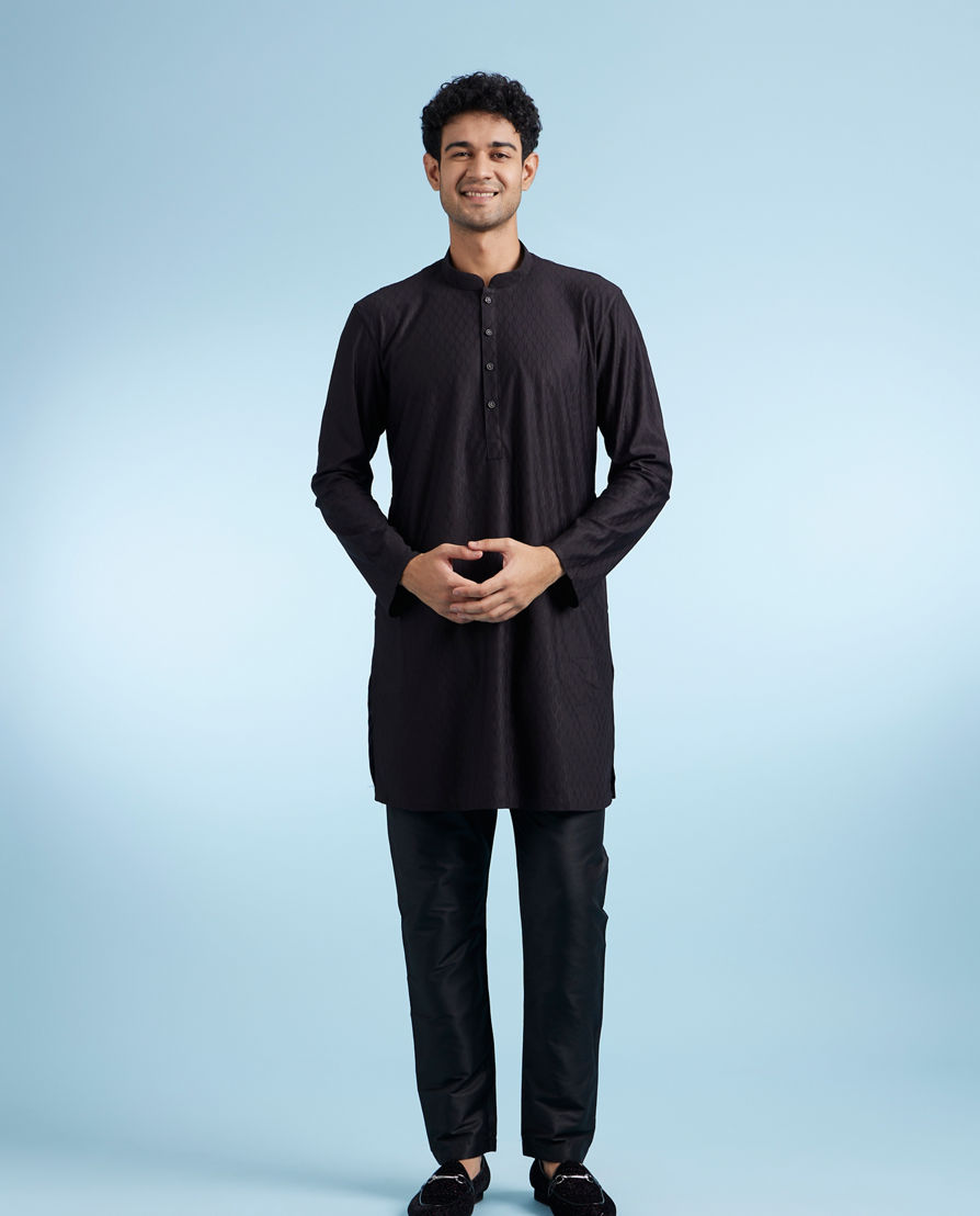 Diwas Men Black Knit Casual Kurta