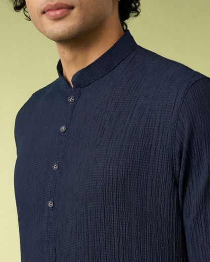 Diwas Men Dark Blue Self Textured Kurta