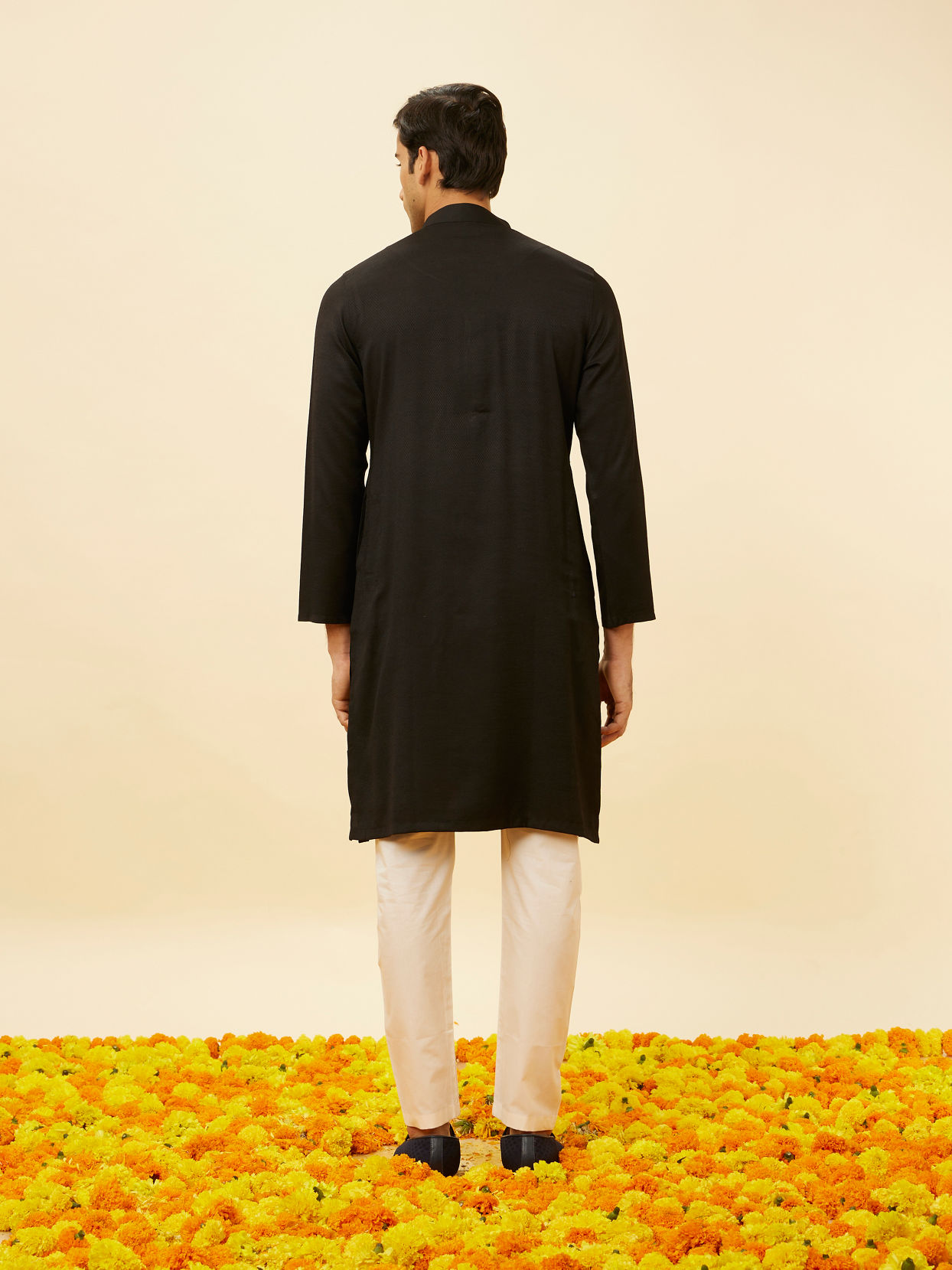 Manyavar Men Midnight Black Classic Kurta Set image number 5