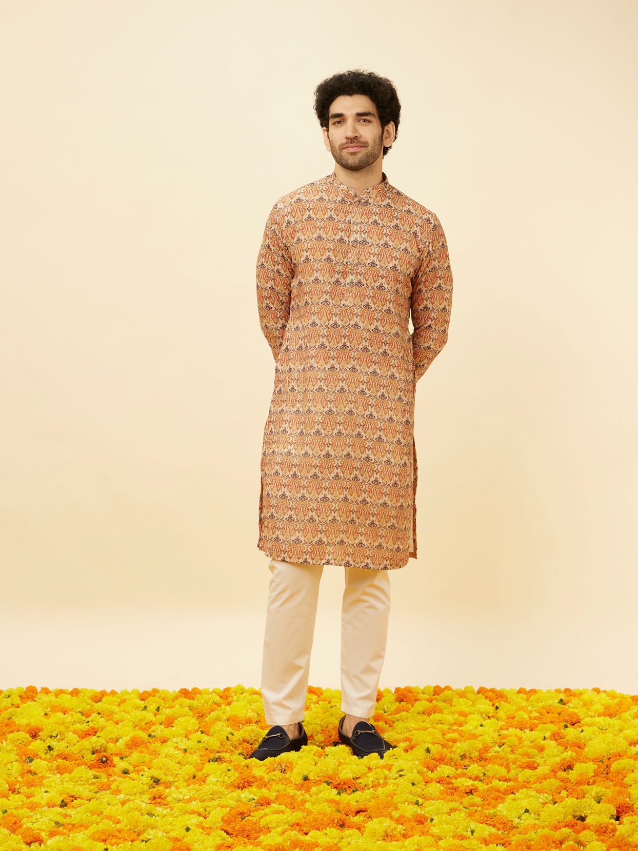 alt message - Manyavar Men Rust Batik Inspired Printed Kurta Set image number 2