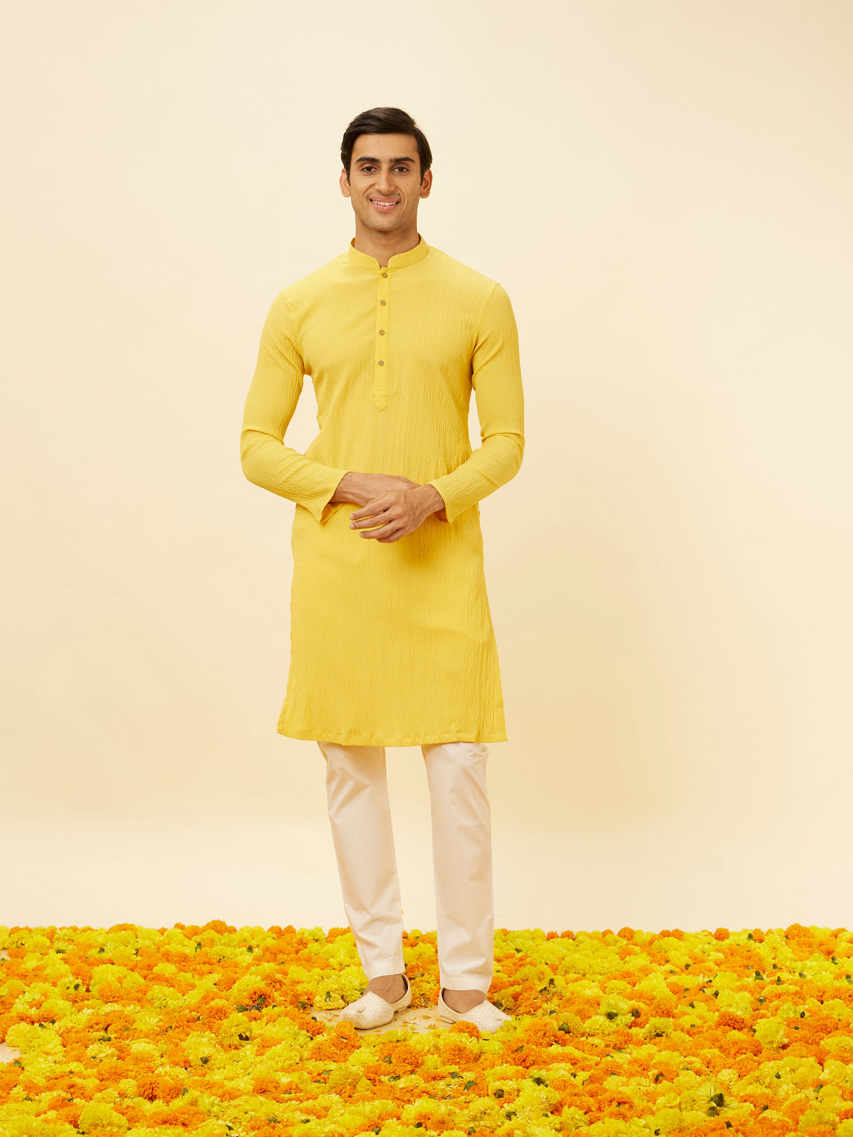 alt message - Manyavar Men Lemon Yellow Classic Kurta Set image number 2