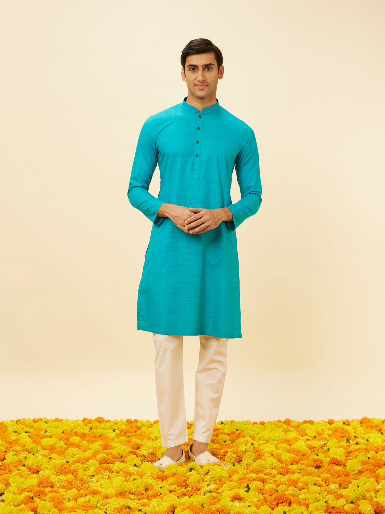 alt message - Manyavar Men Aqua Green Classic Kurta Set image number 2