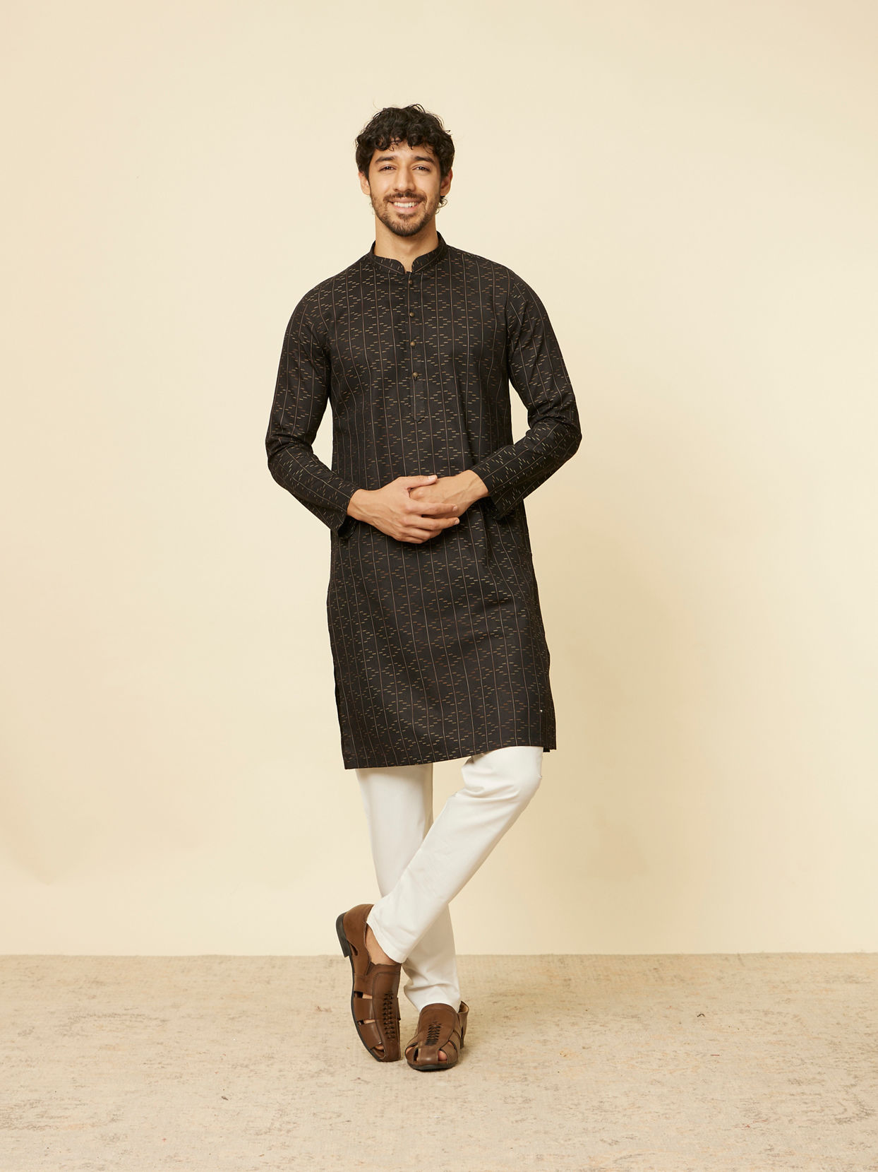 Manyavar Men Ebony Black Linear Patterned Kurta Set image number 2