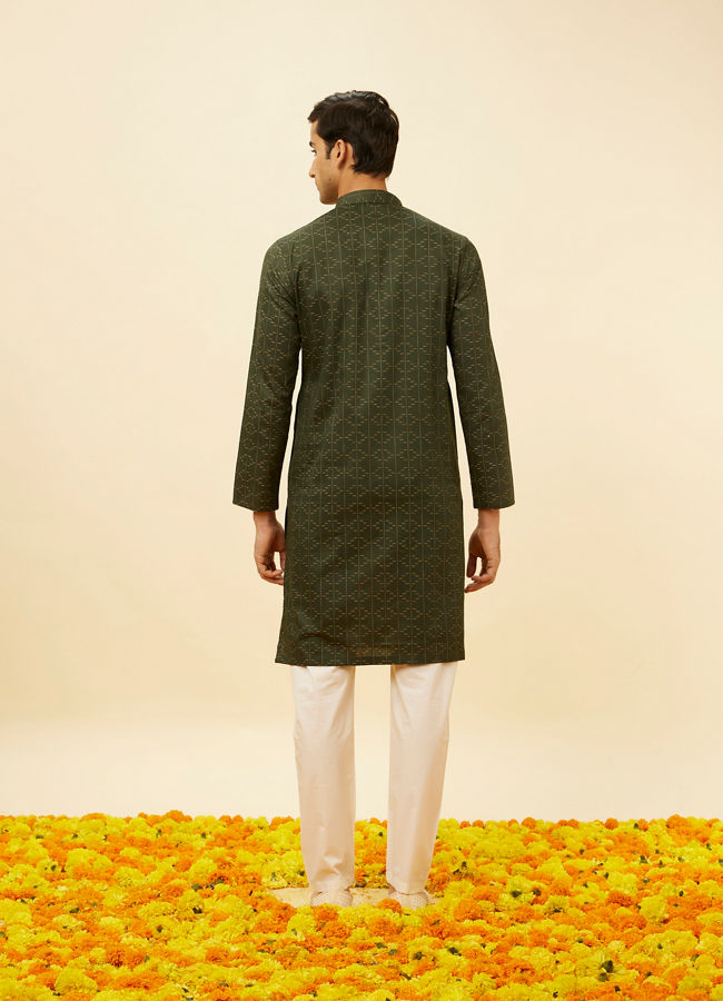 Manyavar Men Dark Green Linear Printed Kurta Set image number 5