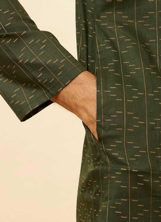 Manyavar Men Dark Green Linear Printed Kurta Set image number 3