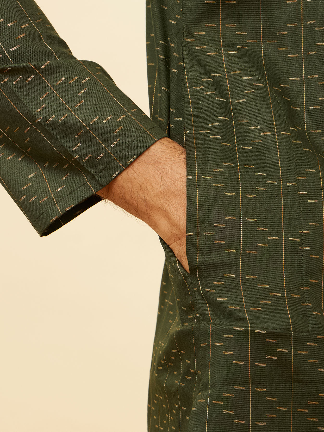 Manyavar Men Dark Green Linear Printed Kurta Set image number 3