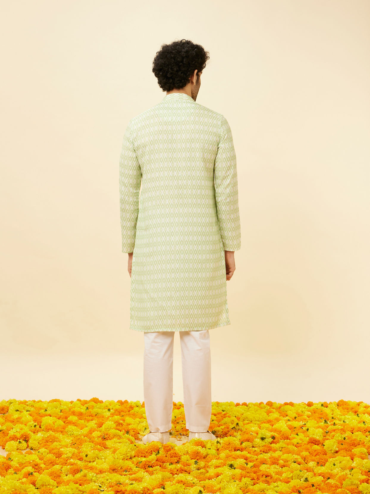 alt message - Manyavar Men Lime Green Harlequin Printed Kurta Set image number 5