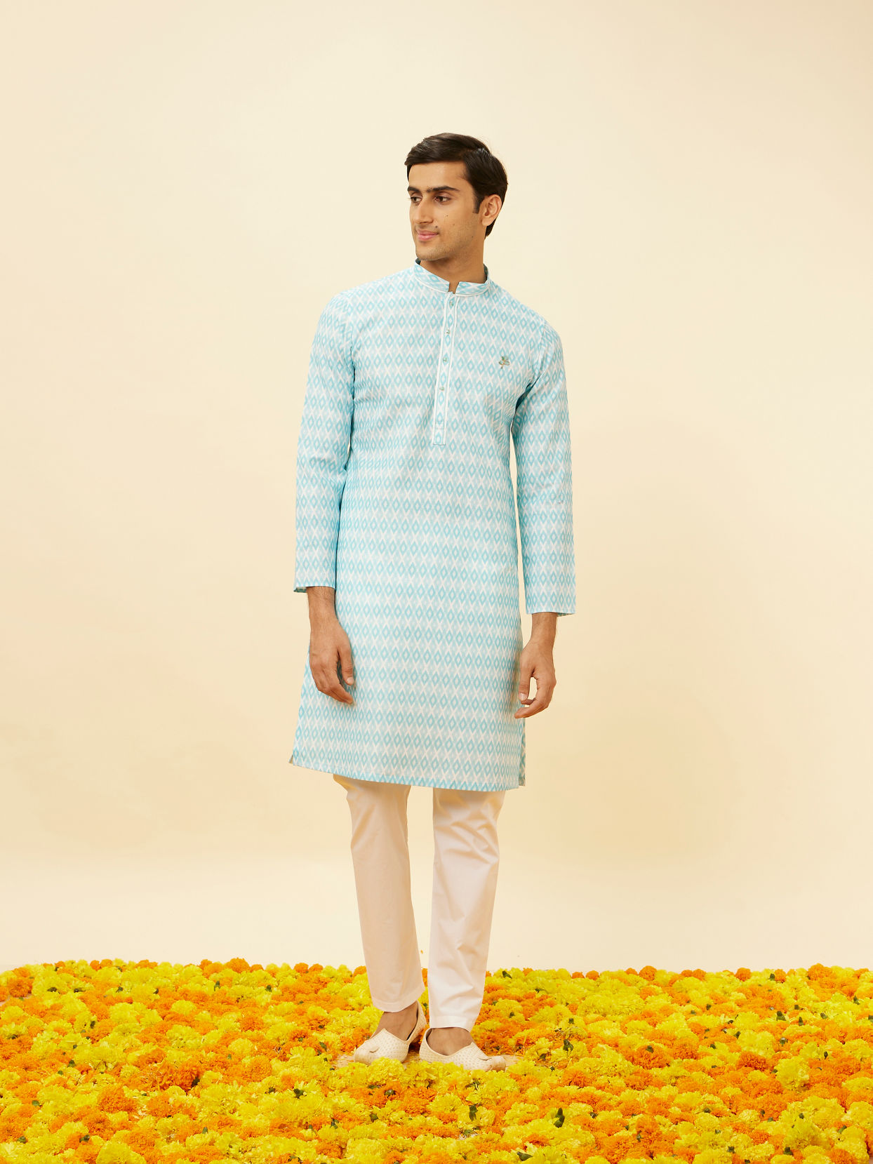 alt message - Manyavar Men Aquamarine Blue Harlequin Printed Kurta Set image number 2