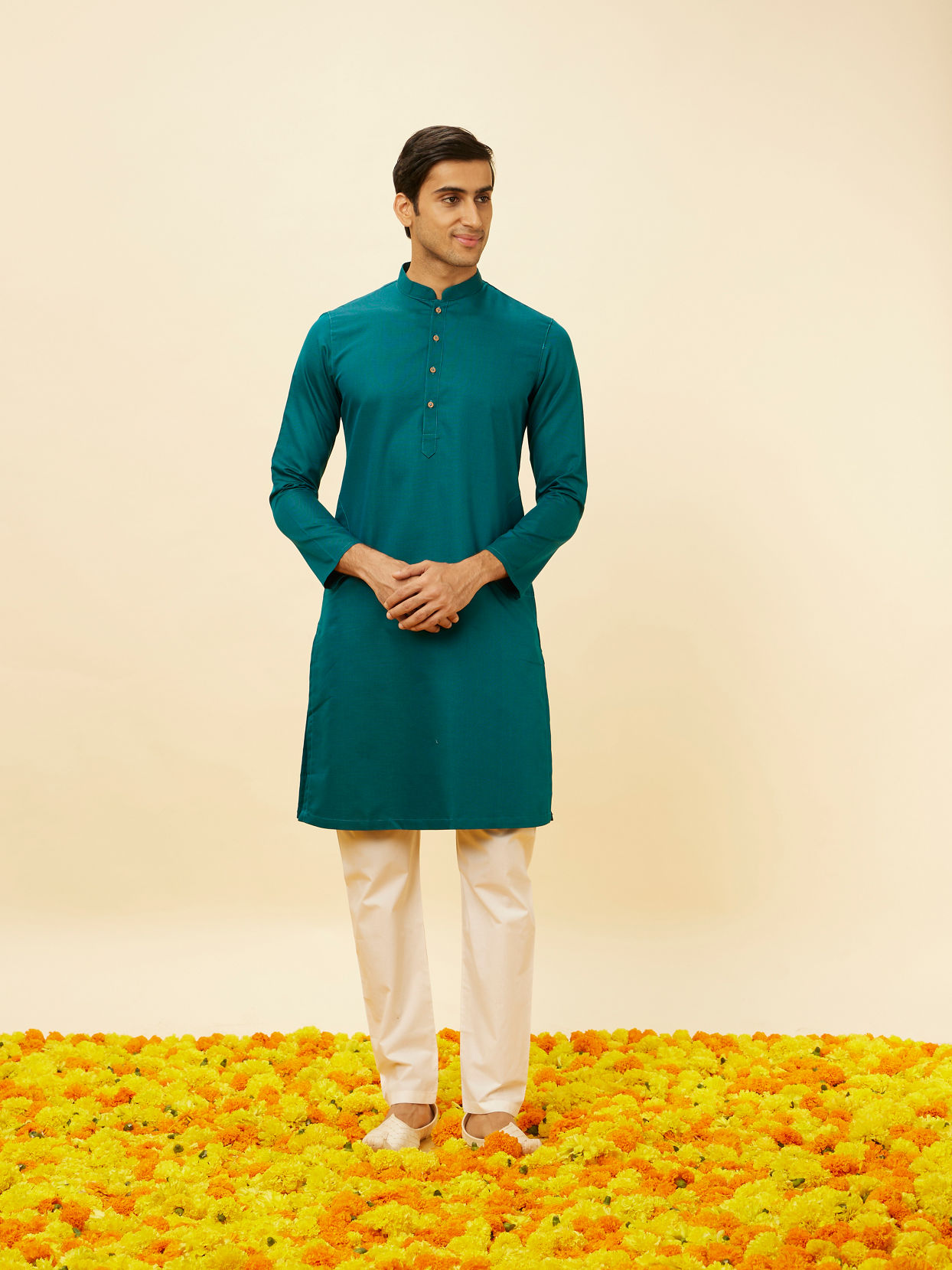 alt message - Manyavar Men Teal Green Classic Kurta Set image number 2