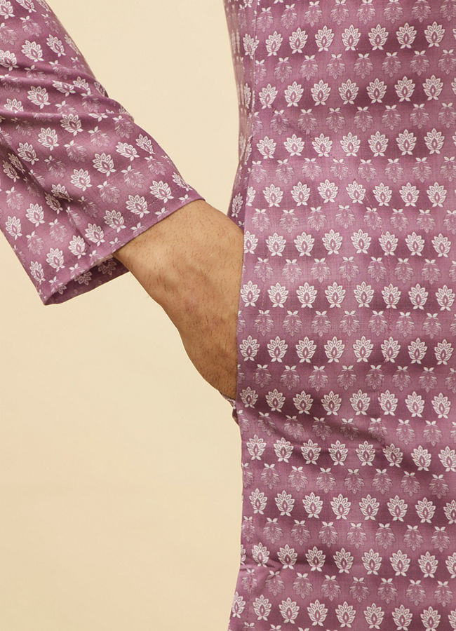 alt message - Manyavar Men Lilac Floral Print Kurta Set image number 3