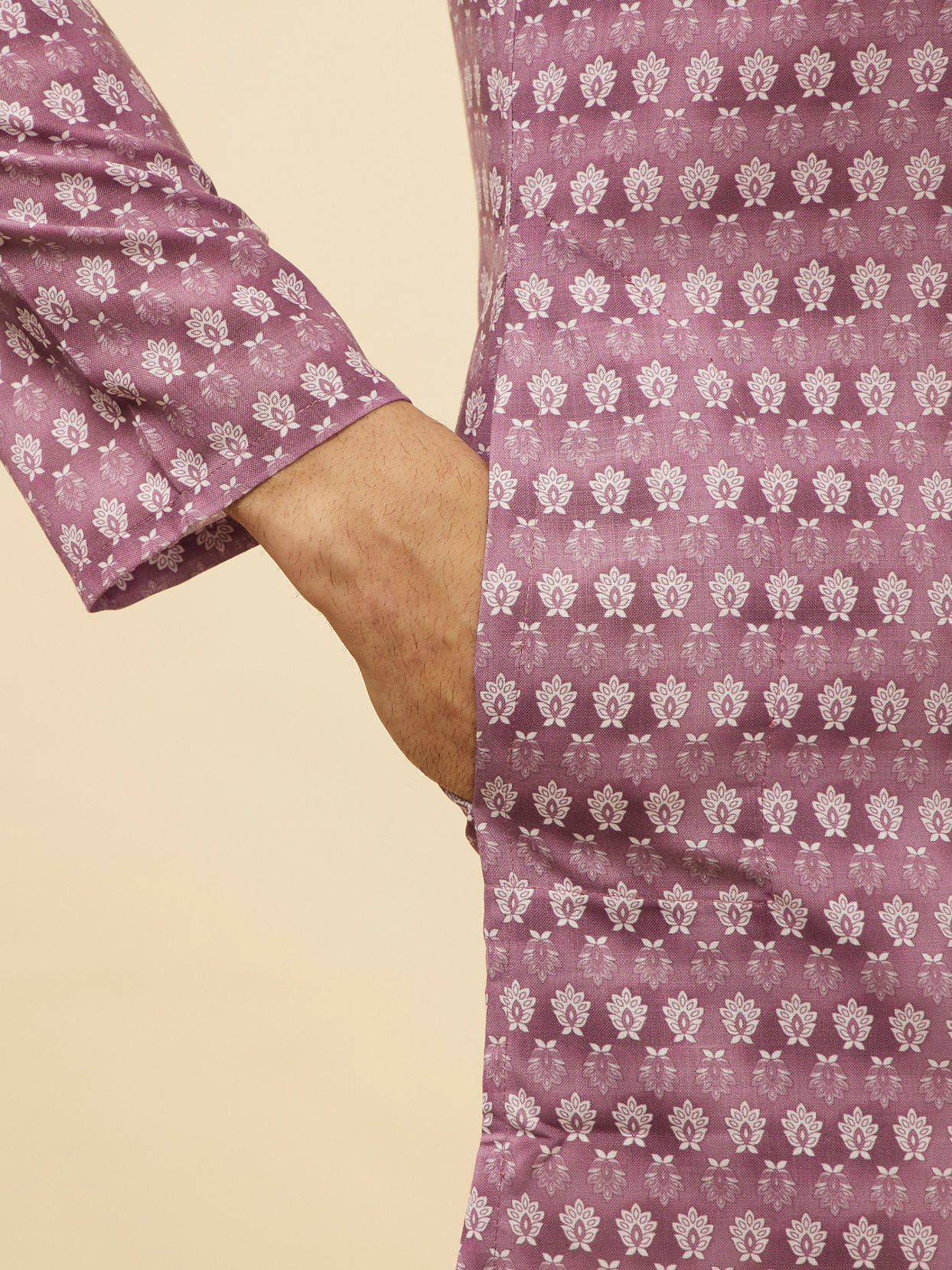 alt message - Manyavar Men Lilac Floral Print Kurta Set image number 3