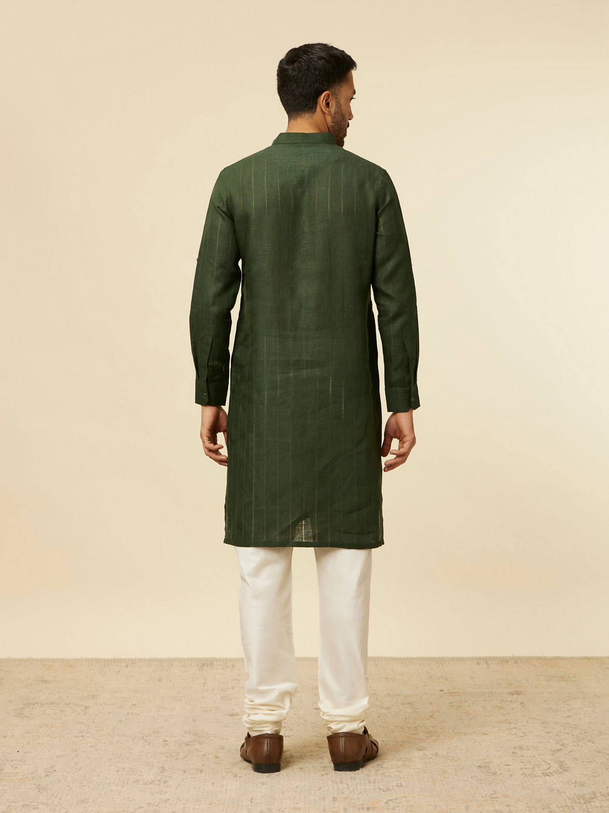 alt message - Manyavar Men Dark Green Self Patterned Kurta image number 4