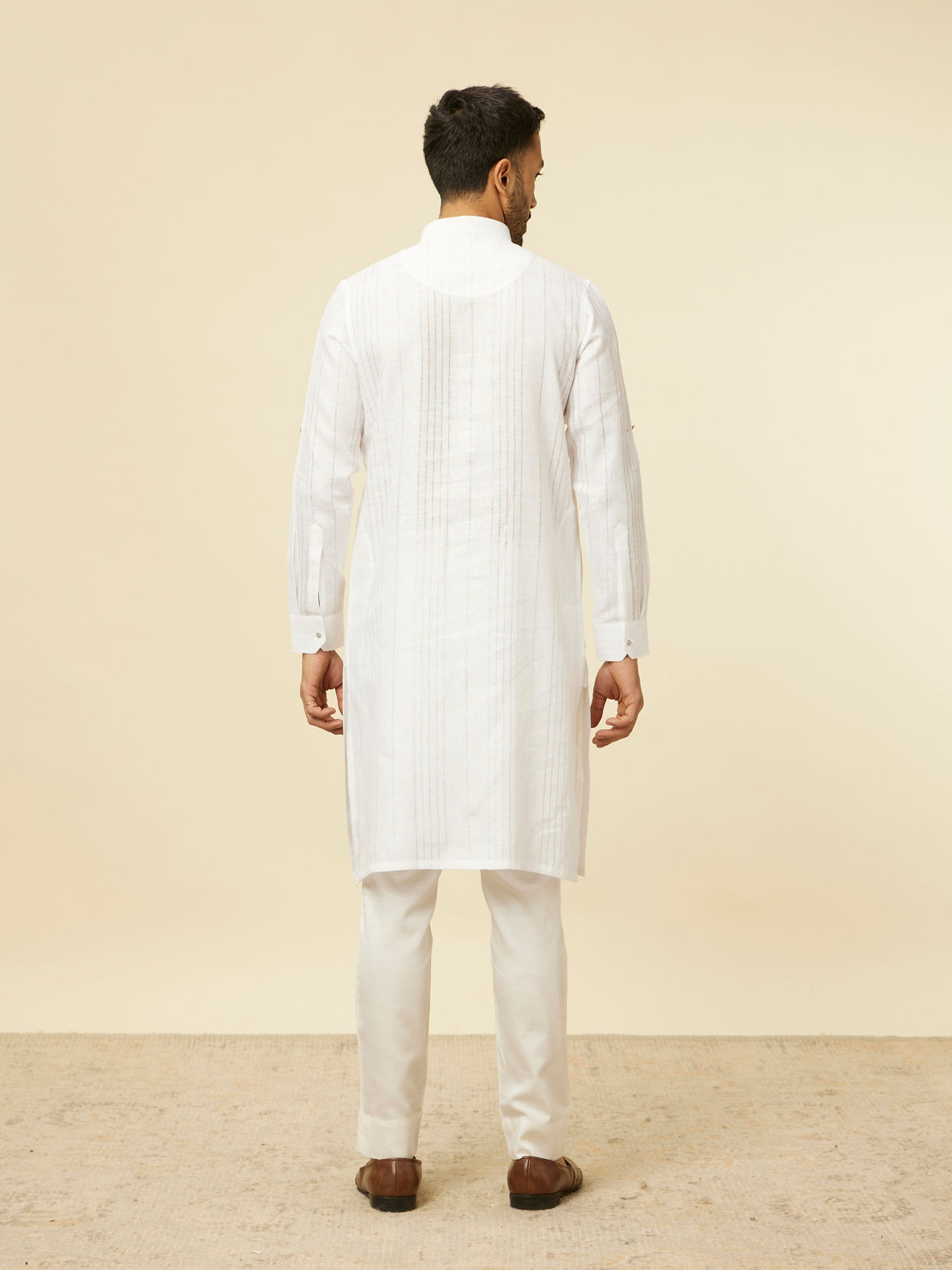 alt message - Manyavar Men Classic White Self Striped Patterned Kurta image number 4