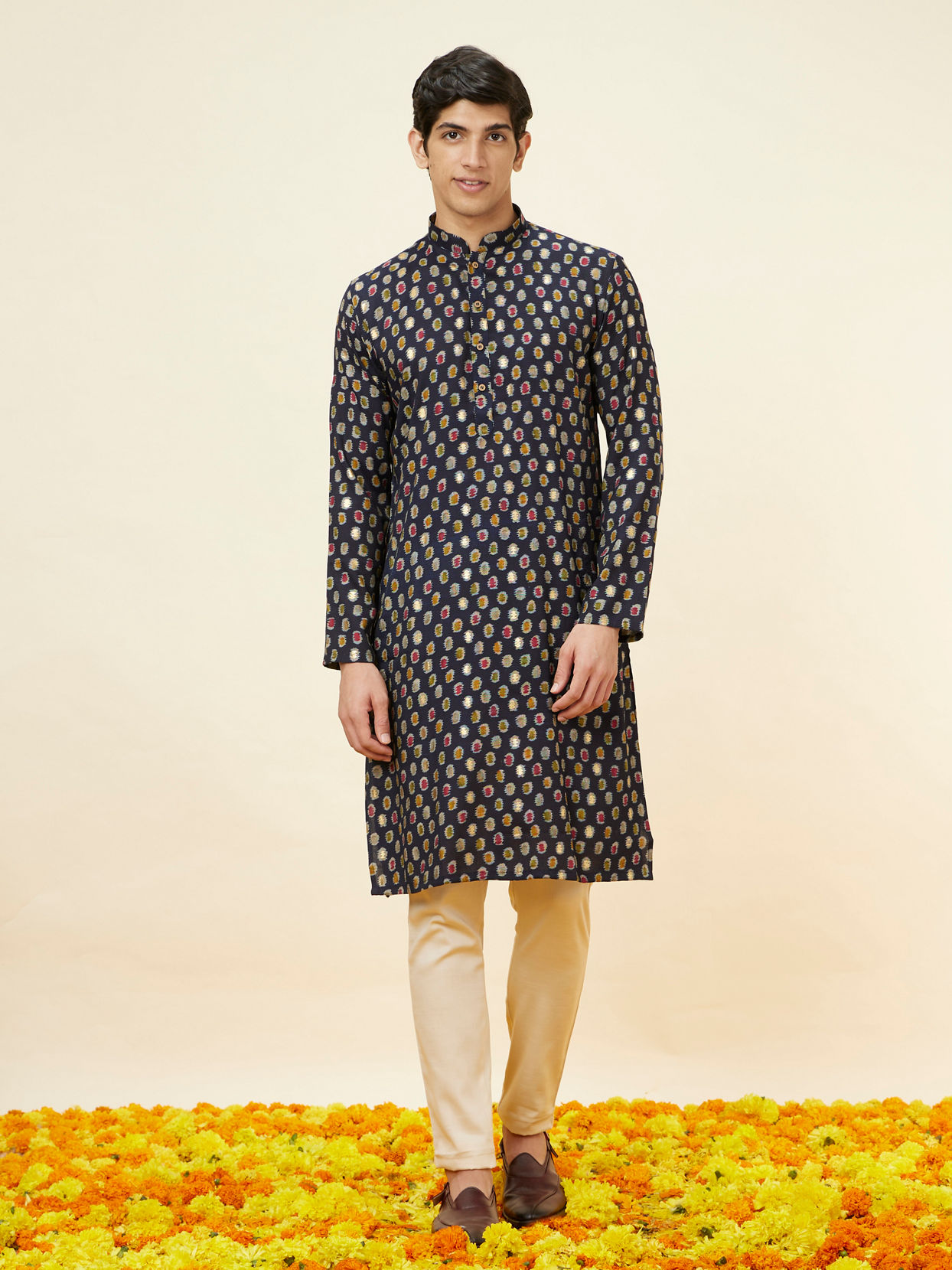 alt message - Manyavar Men Navy Blue Abstract Printed Kurta image number 2