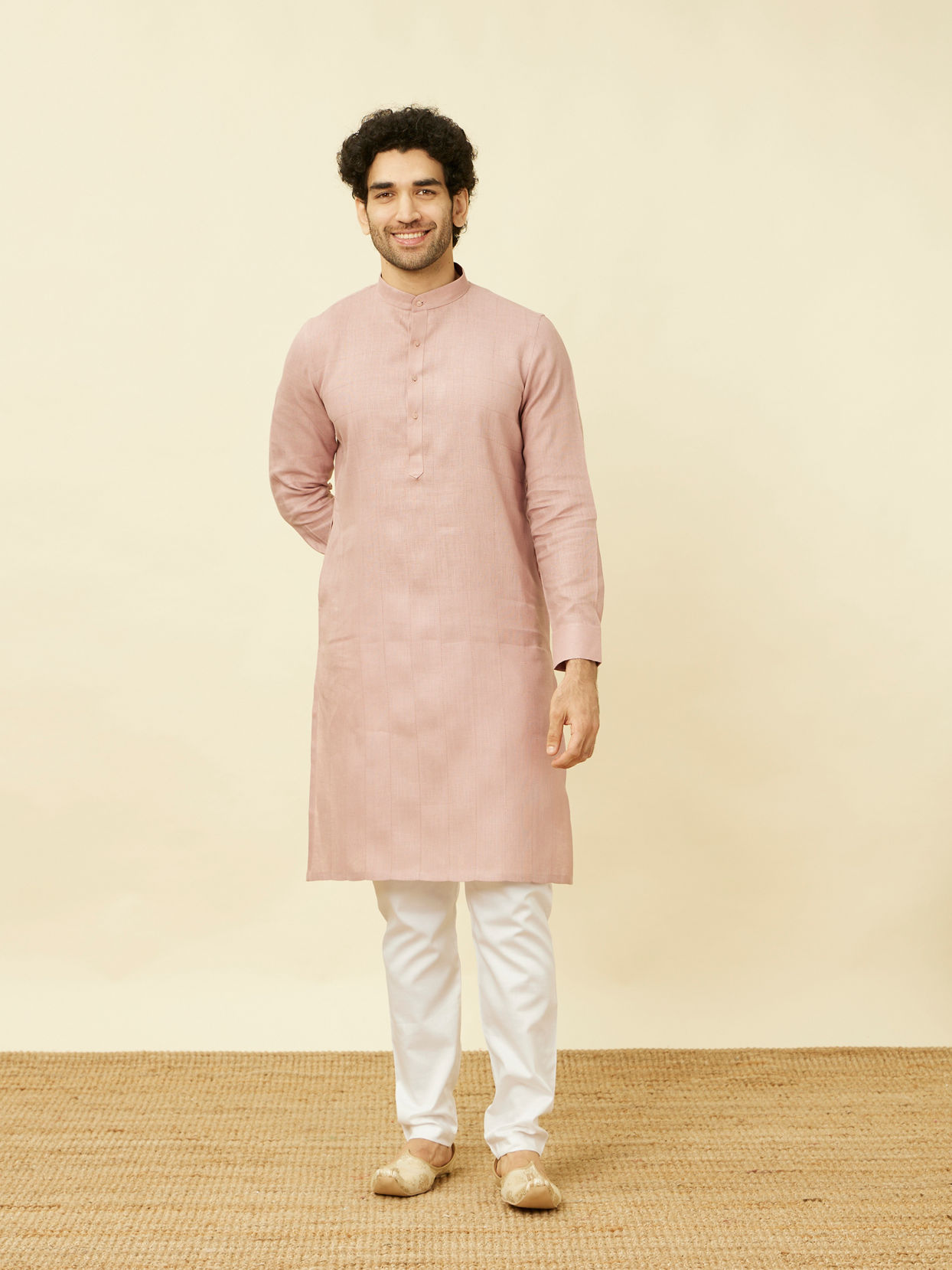 alt message - Manyavar Men Quartz Pink Chequered Patterned Kurta image number 2