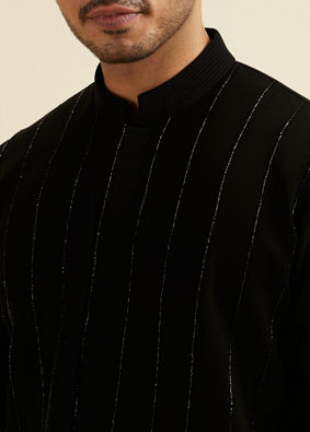 alt message - Manyavar Men Black Striped Patterned Kurta image number 1