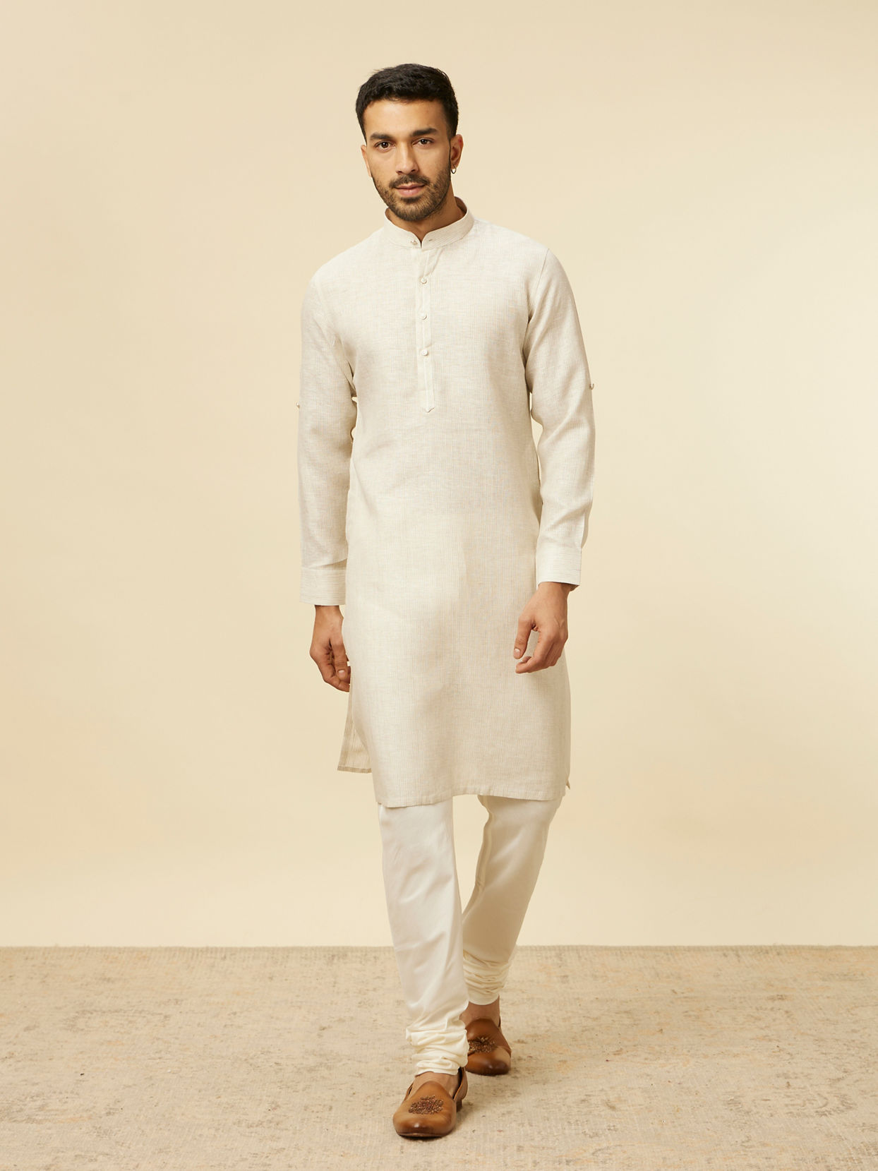 alt message - Manyavar Men Warm White Self Patterned Kurta image number 2