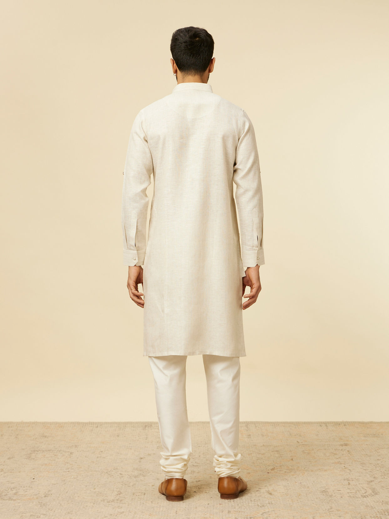 alt message - Manyavar Men Warm White Self Patterned Kurta image number 4