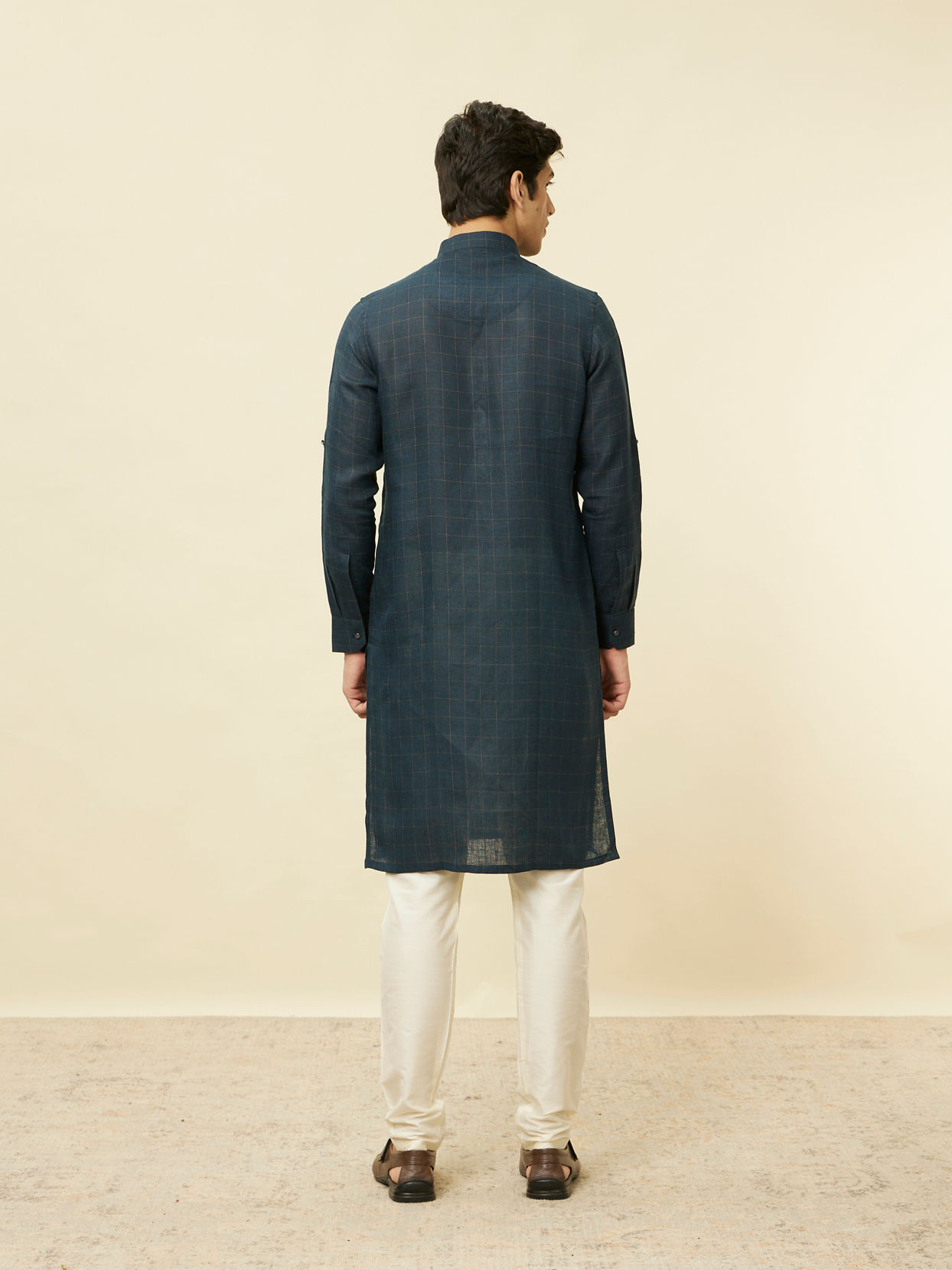 alt message - Manyavar Men Navy Blue Square Grid Printed Kurta image number 4