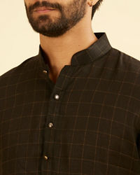 Manyavar Men Elegant Black Linen Kurta