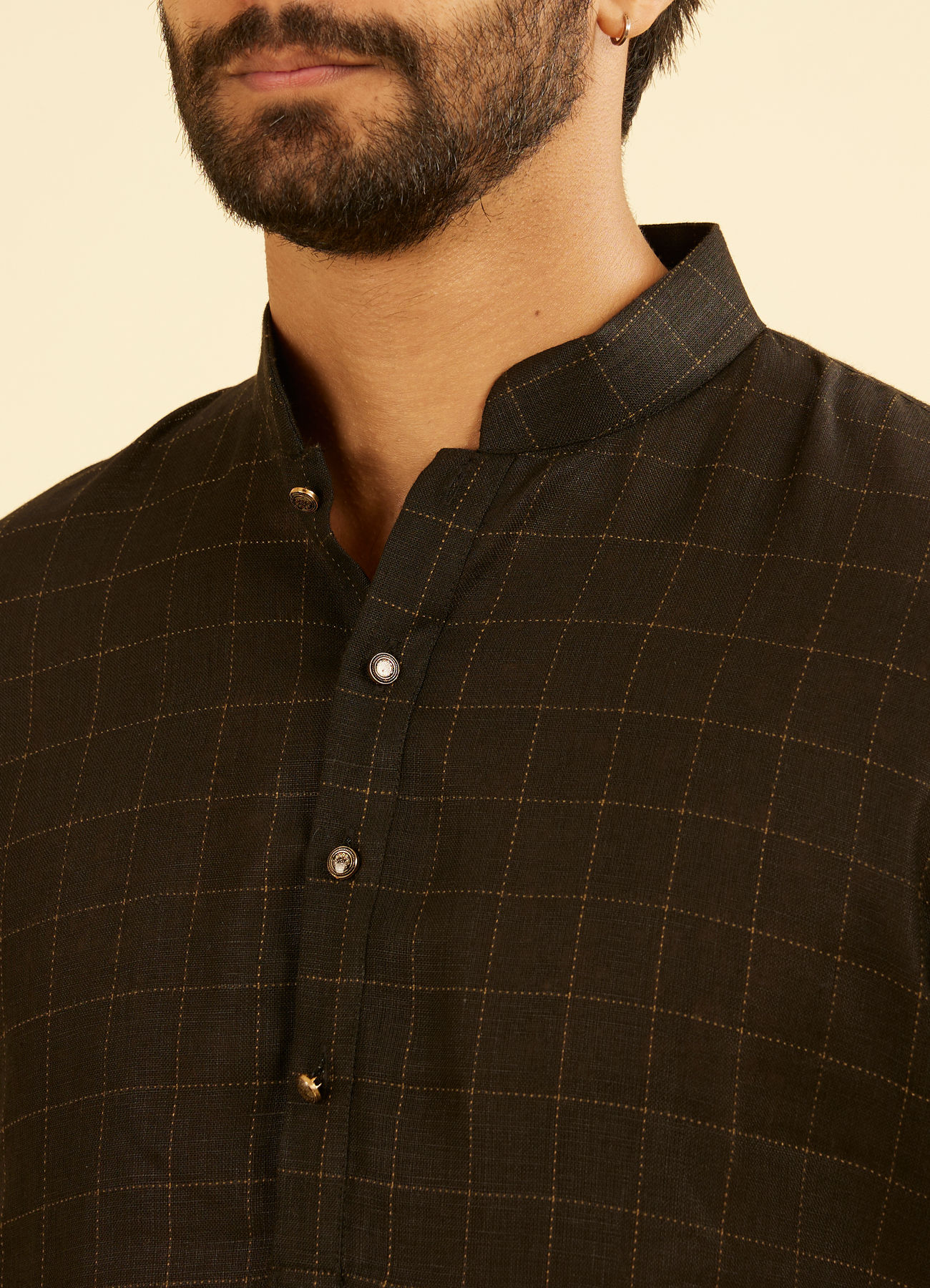 Manyavar Men Elegant Black Linen Kurta