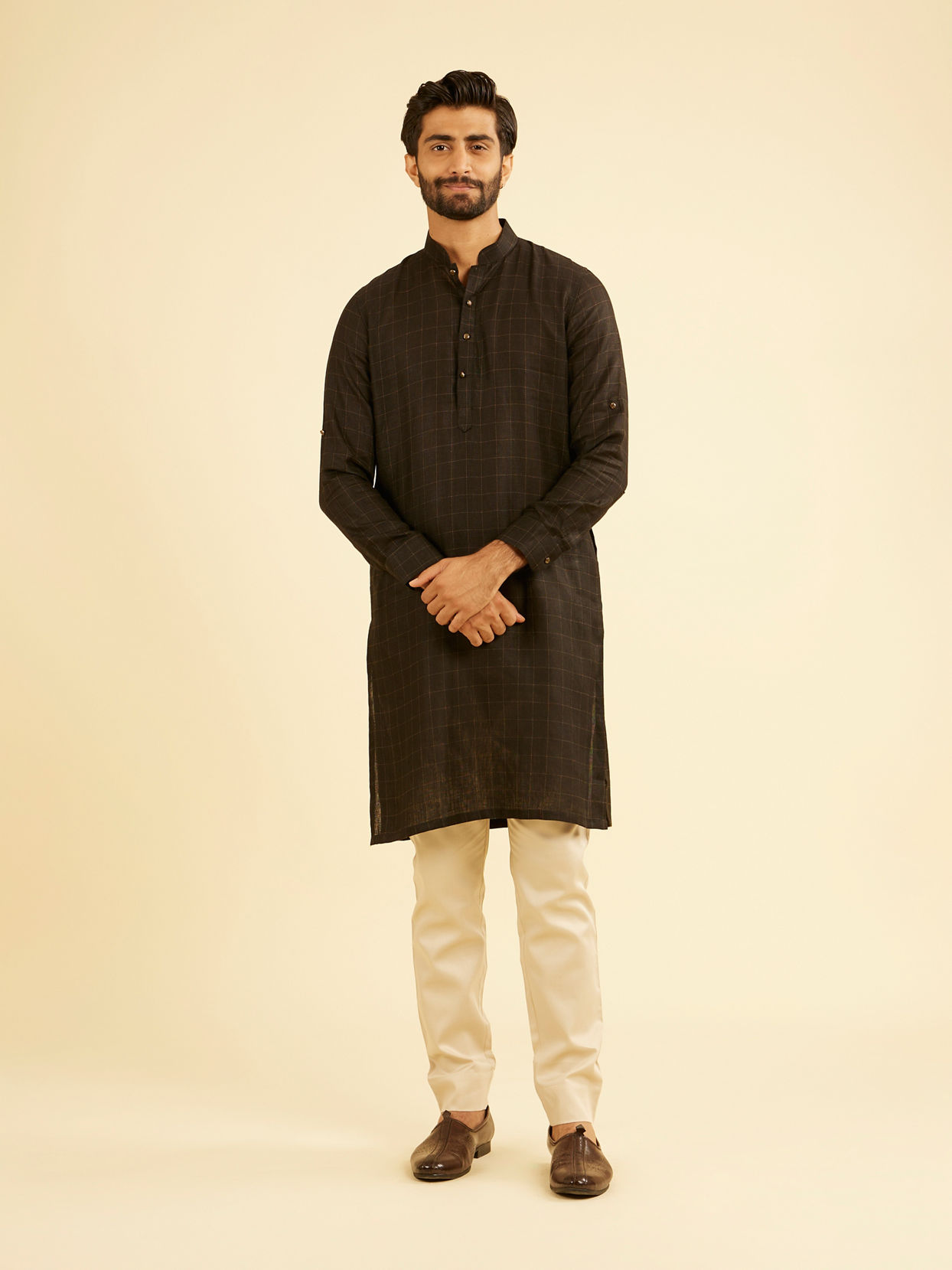 Manyavar Men Elegant Black Linen Kurta