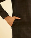 Manyavar Men Elegant Black Linen Kurta