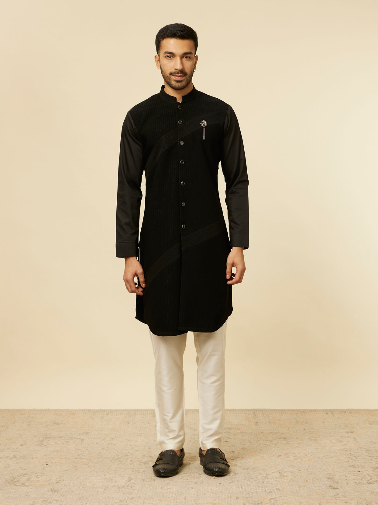 alt message - Manyavar Men Black Striped Patterned Kurta image number 2