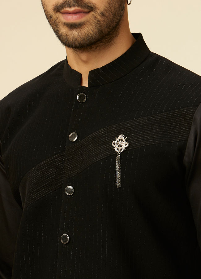 alt message - Manyavar Men Black Striped Patterned Kurta image number 1