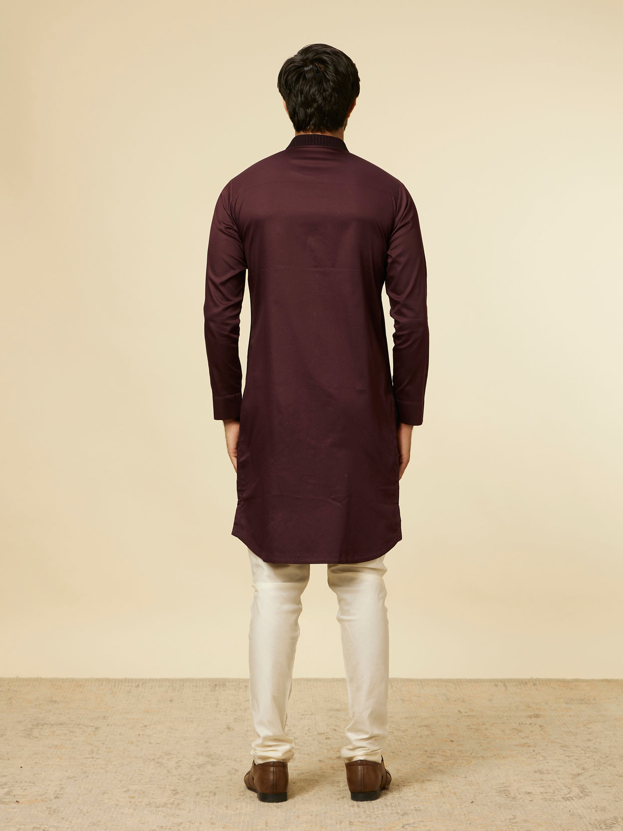 alt message - Manyavar Men Wine Striped Patterned Kurta image number 3