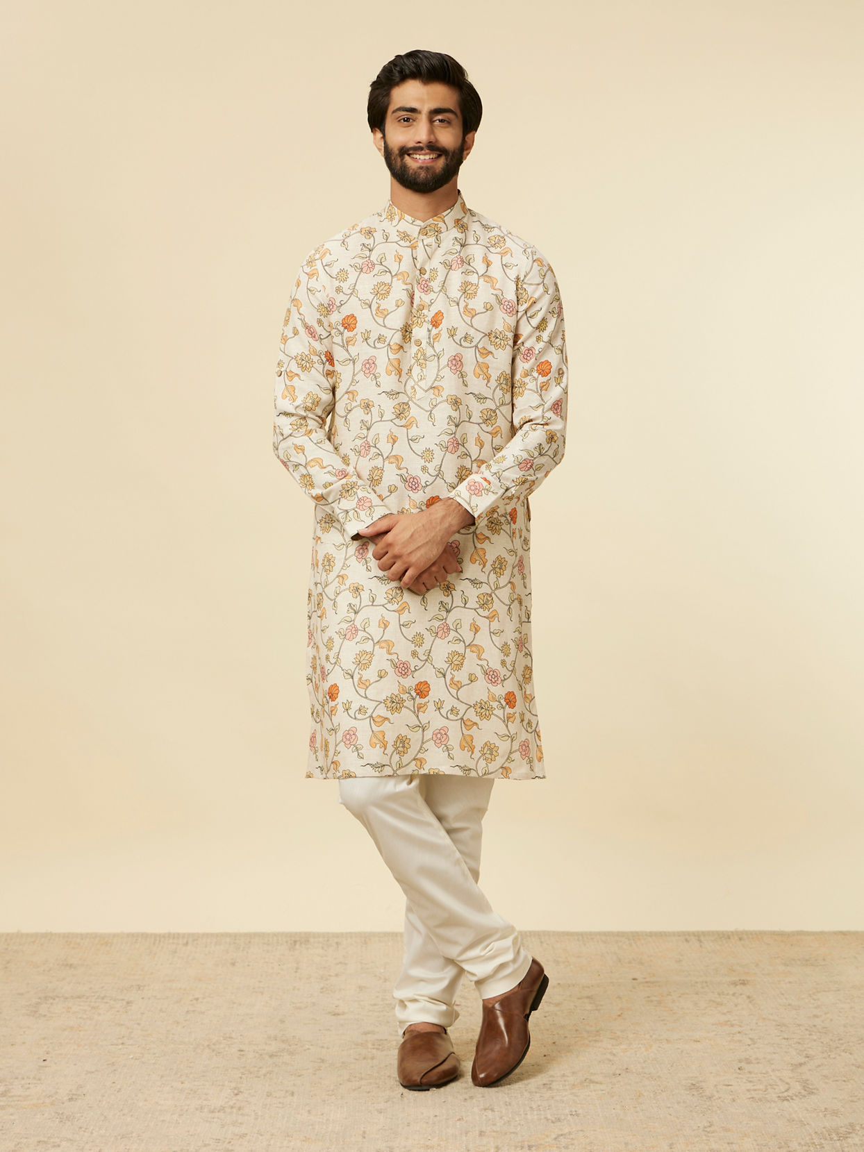 alt message - Manyavar Men Beige Bel Buti Patterned Kurta image number 2