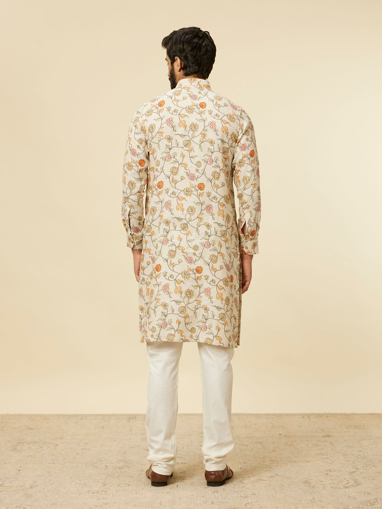 alt message - Manyavar Men Beige Bel Buti Patterned Kurta image number 4