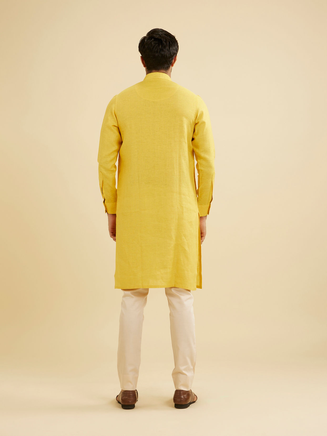 Manyavar Men Sunshine Yellow Linen Kurta image number 4