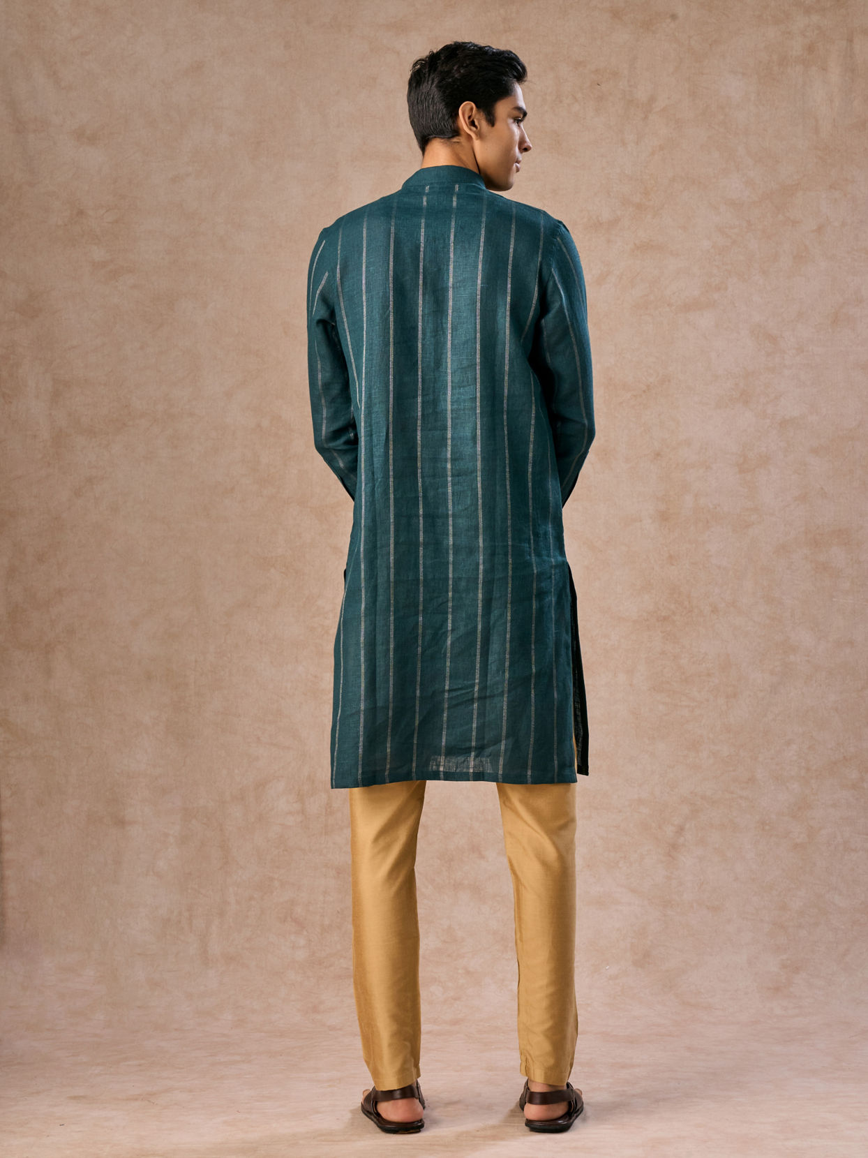 Manyavar Men Elegant Teal Blue Linen Kurta