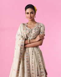 Mohey Women Dreamy Cream Elegance Bridal Lehenga
