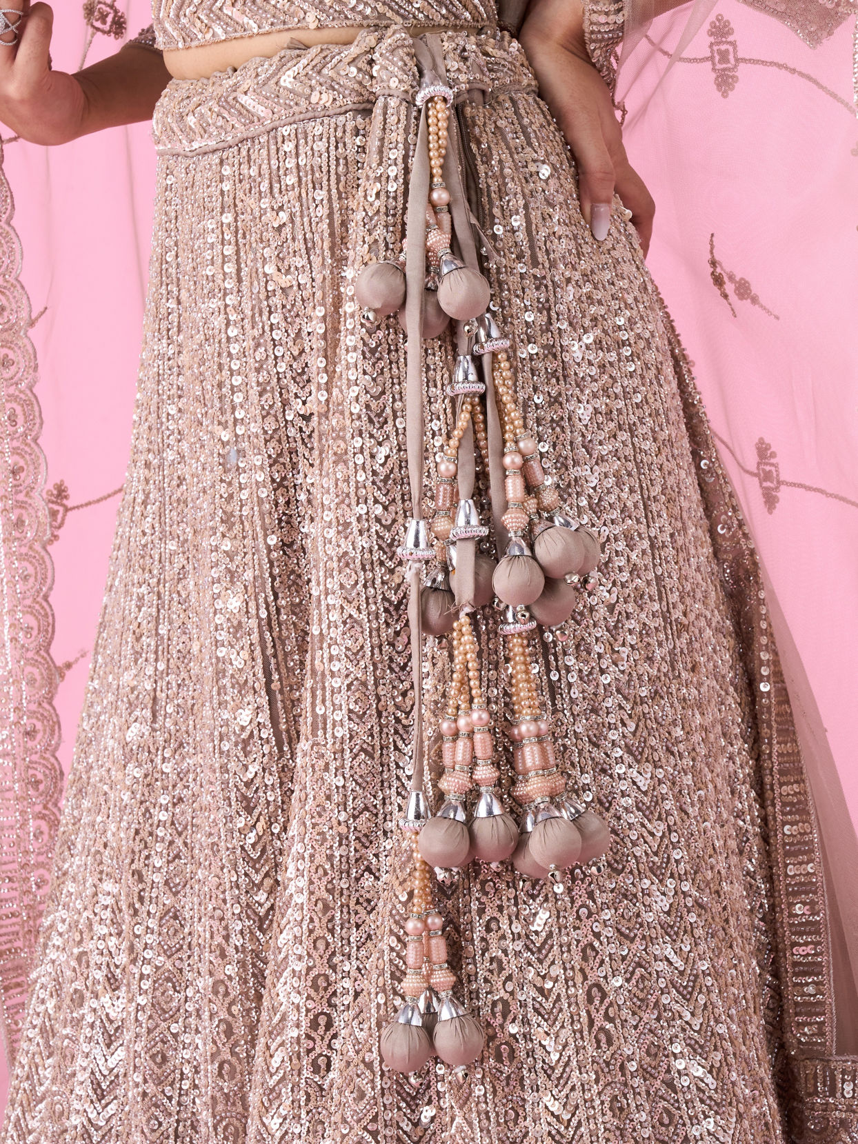 Mohey Women Glamourous Fawn Net Bridal Lehenga