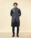 alt message - Manyavar Men Navy Blue Imperial Jaal Patterned Kurta Jacket Set image number 3