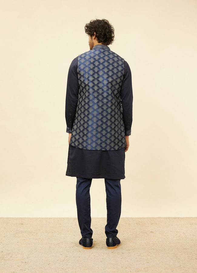 alt message - Manyavar Men Navy Blue Imperial Jaal Patterned Kurta Jacket Set image number 4