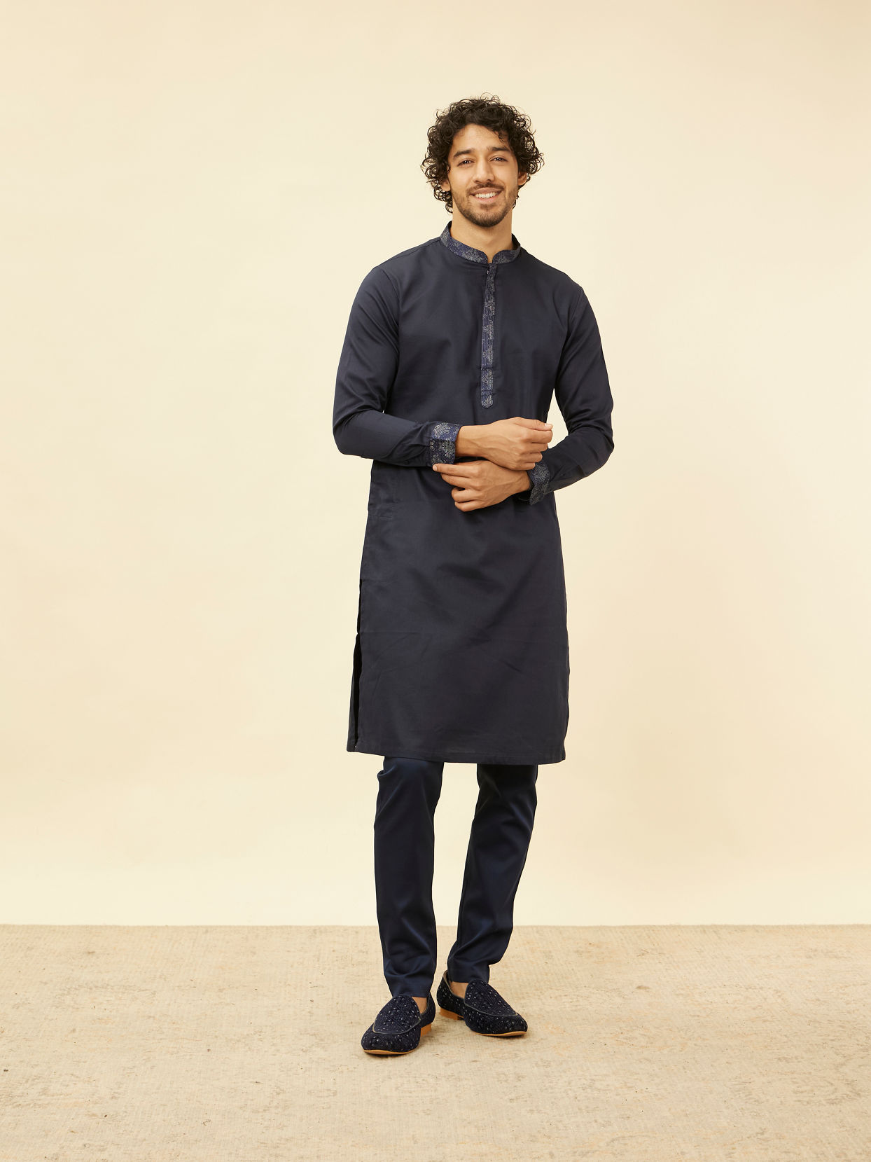 alt message - Manyavar Men Navy Blue Imperial Jaal Patterned Kurta Jacket Set image number 2