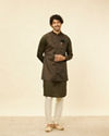 alt message - Manyavar Men Olive Green Bel Buti Patterned Kurta Jacket Set image number 3