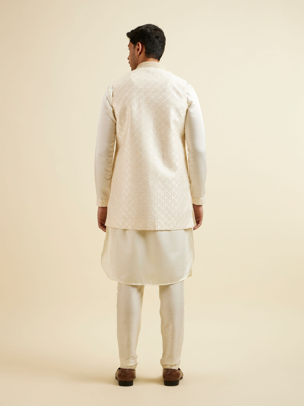 alt message - Manyavar Men Cream Self Patterned Jacket Set image number 5