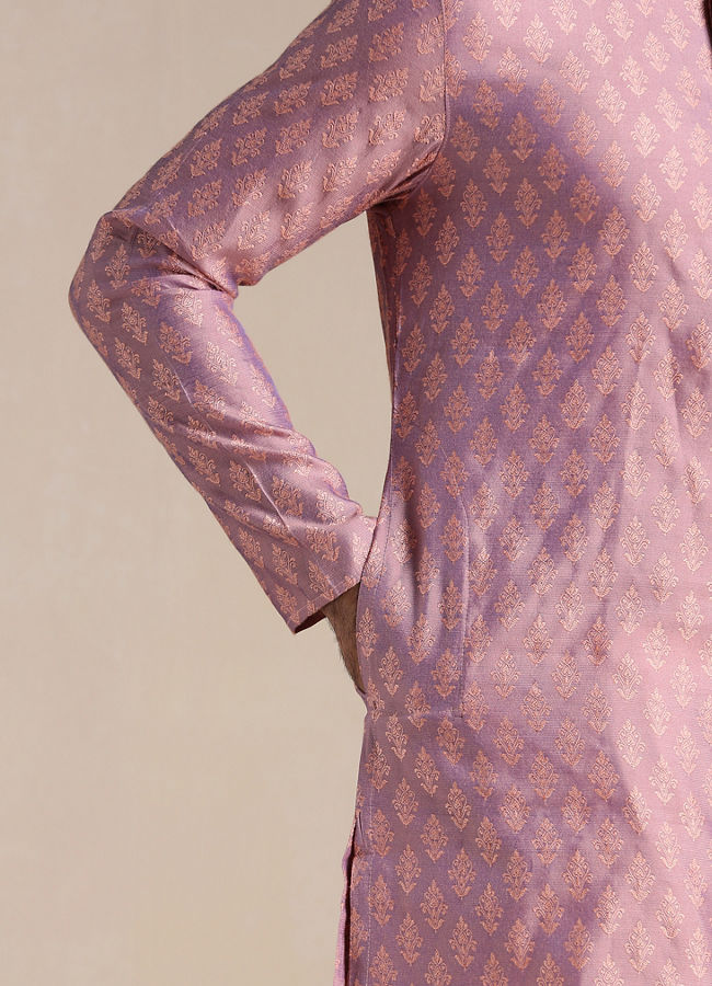 alt message - Manyavar Men Dusty Rose Pink Jacquard Patterned Kurta Set image number 2