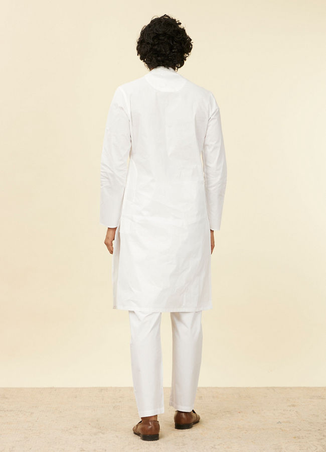 alt message - Manyavar Men Ivory White Plain Kurta Set image number 5