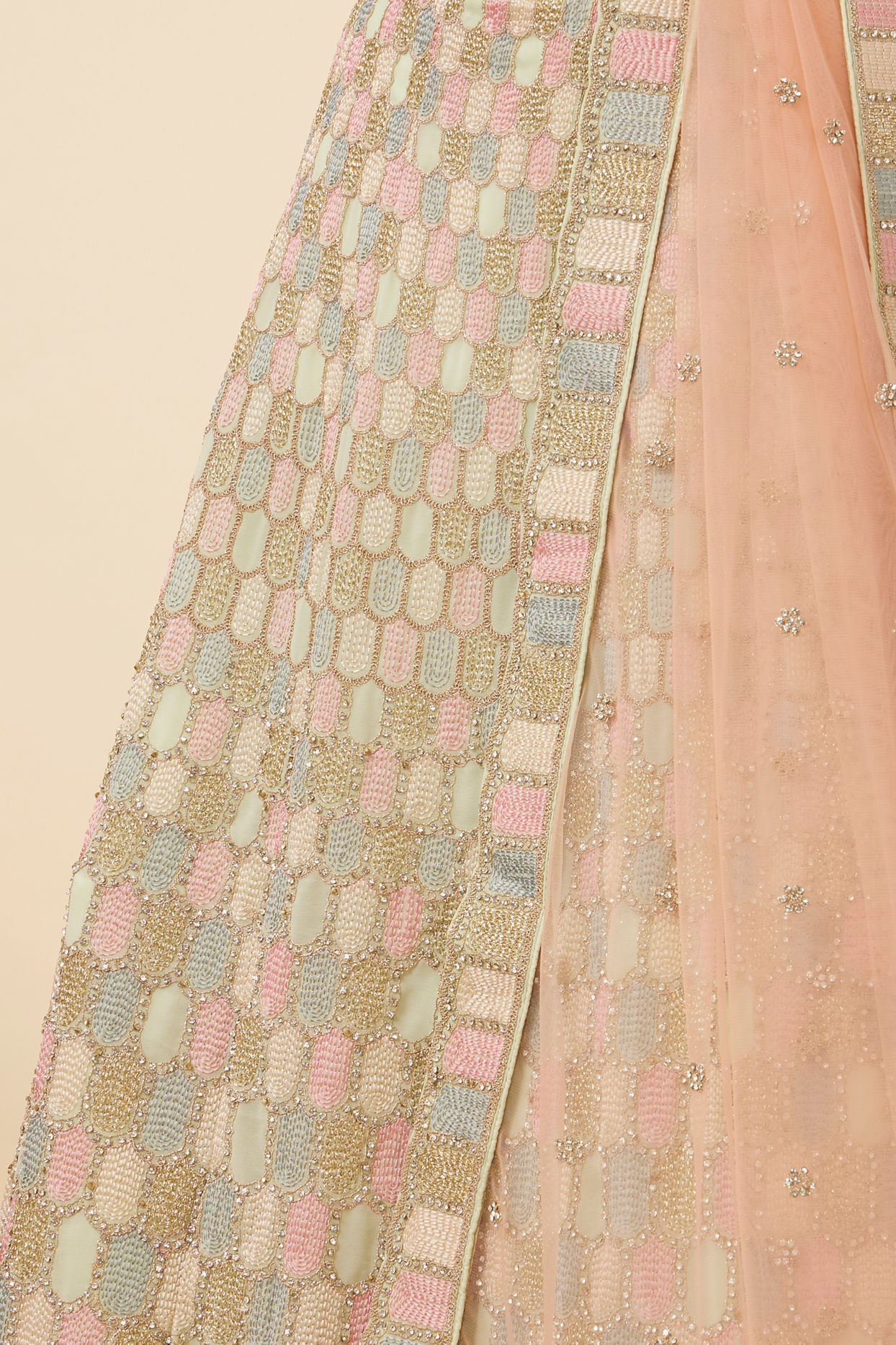 alt message - Mohey Women Pista Honeycomb Patterned Lehenga image number 4